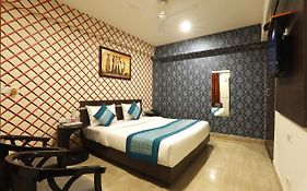 Hotel Ark Wood At Airport