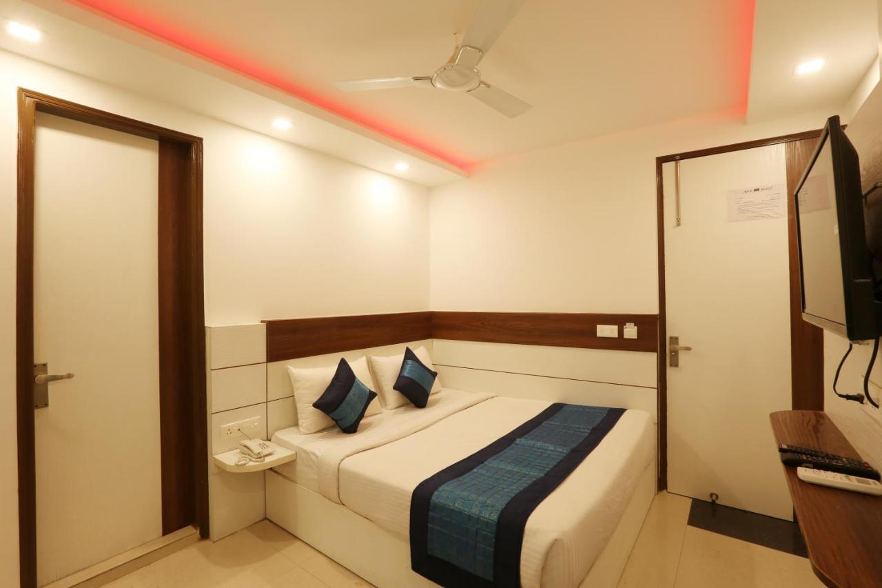Hotel Ark Wood At Airport Neu-Delhi Exterior foto