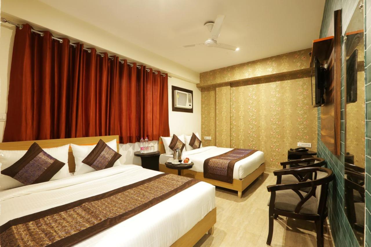 Hotel Ark Wood At Airport Neu-Delhi Exterior foto
