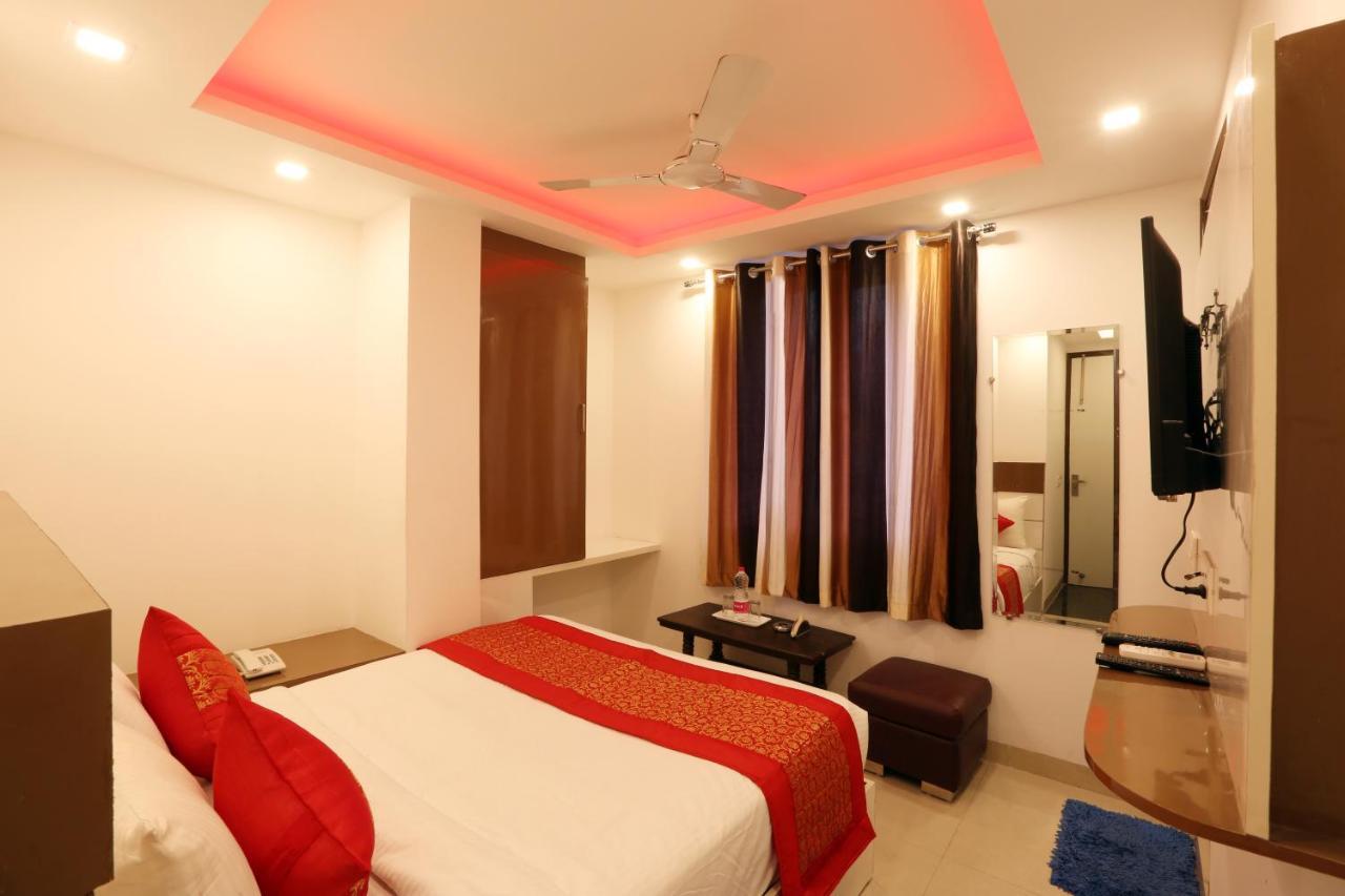 Hotel Ark Wood At Airport Neu-Delhi Exterior foto