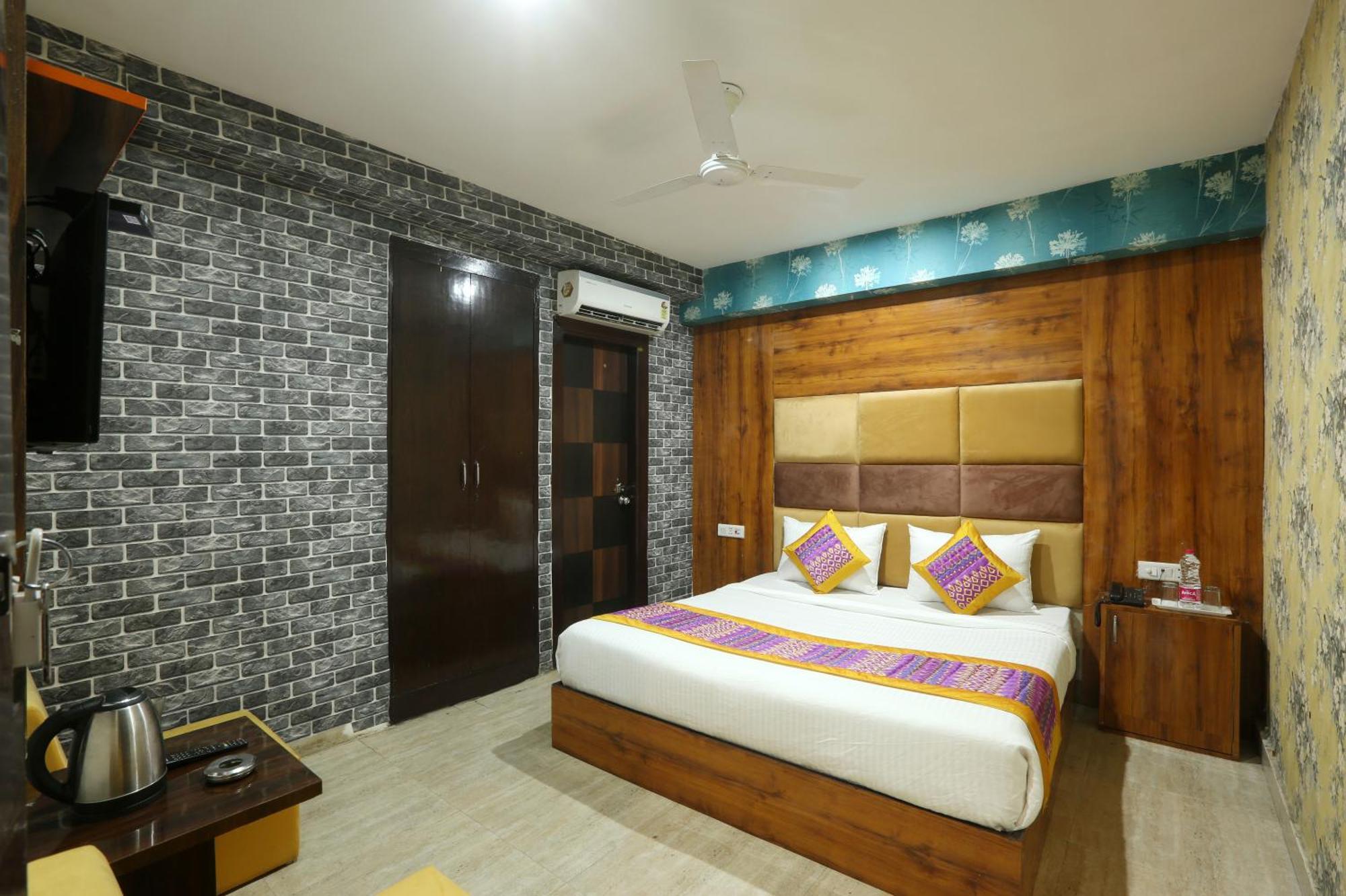 Hotel Ark Wood At Airport Neu-Delhi Exterior foto