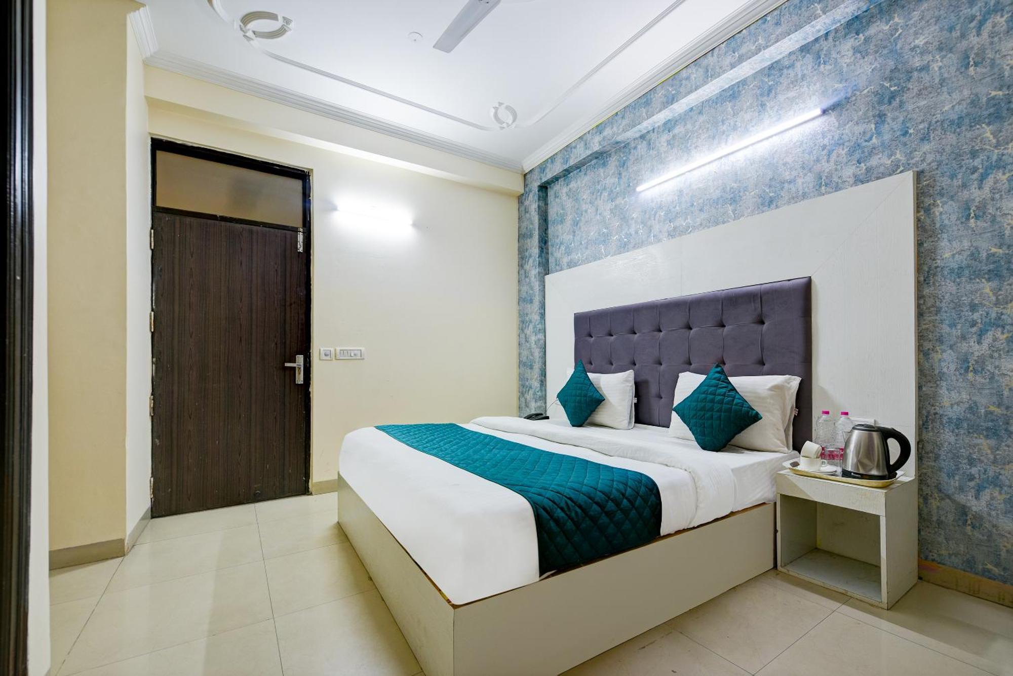 Hotel Ark Wood At Airport Neu-Delhi Exterior foto
