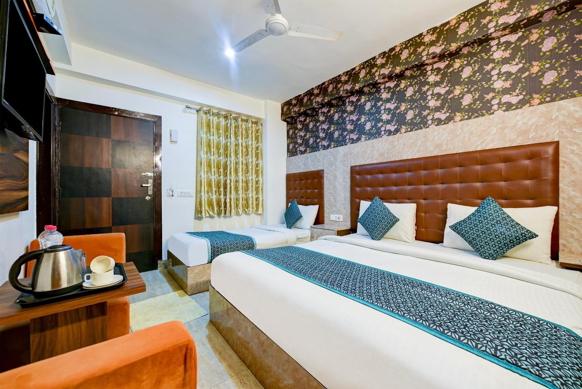 Hotel Ark Wood At Airport Neu-Delhi Exterior foto